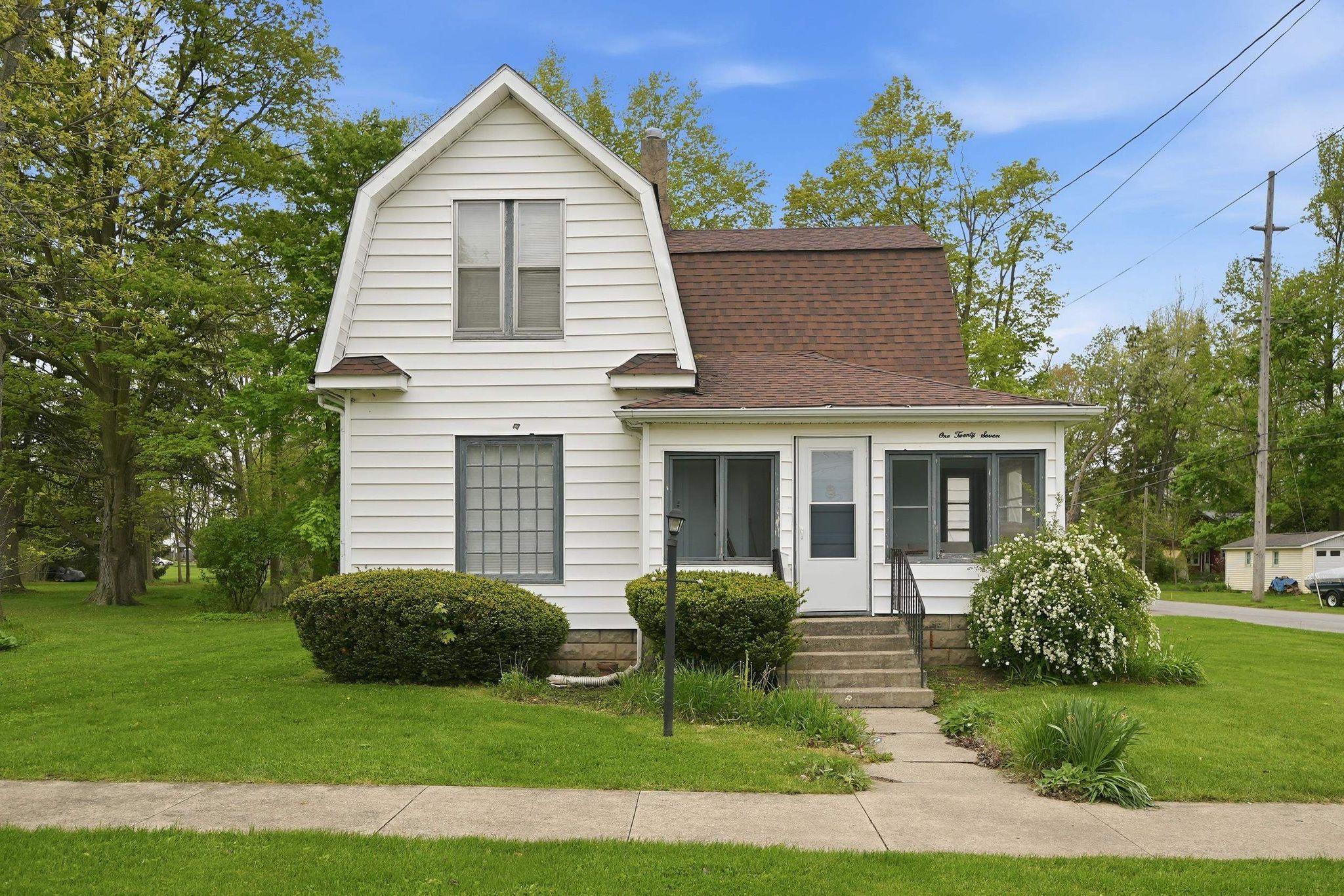 127 N Kinney