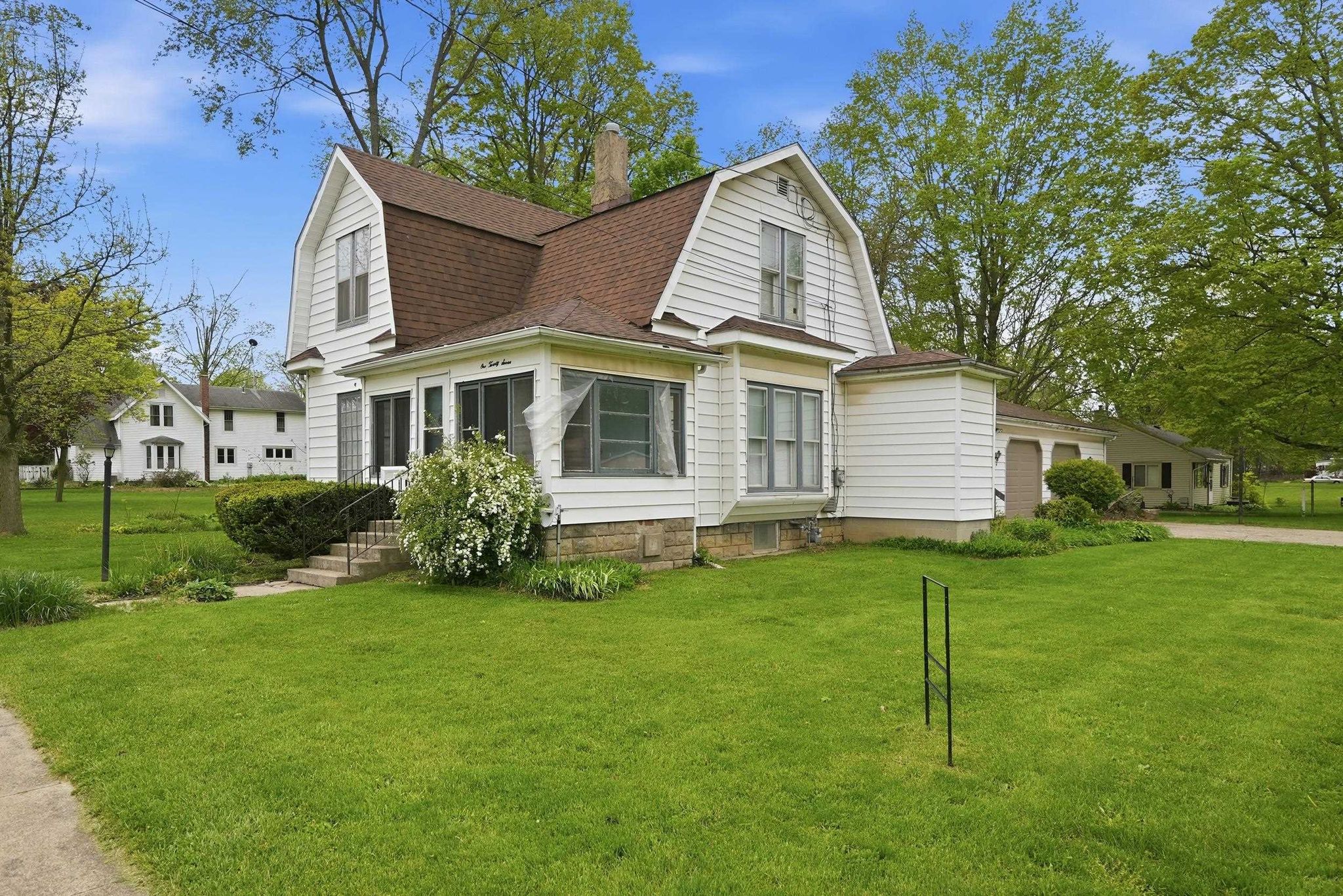 Image of 127 N Kinney