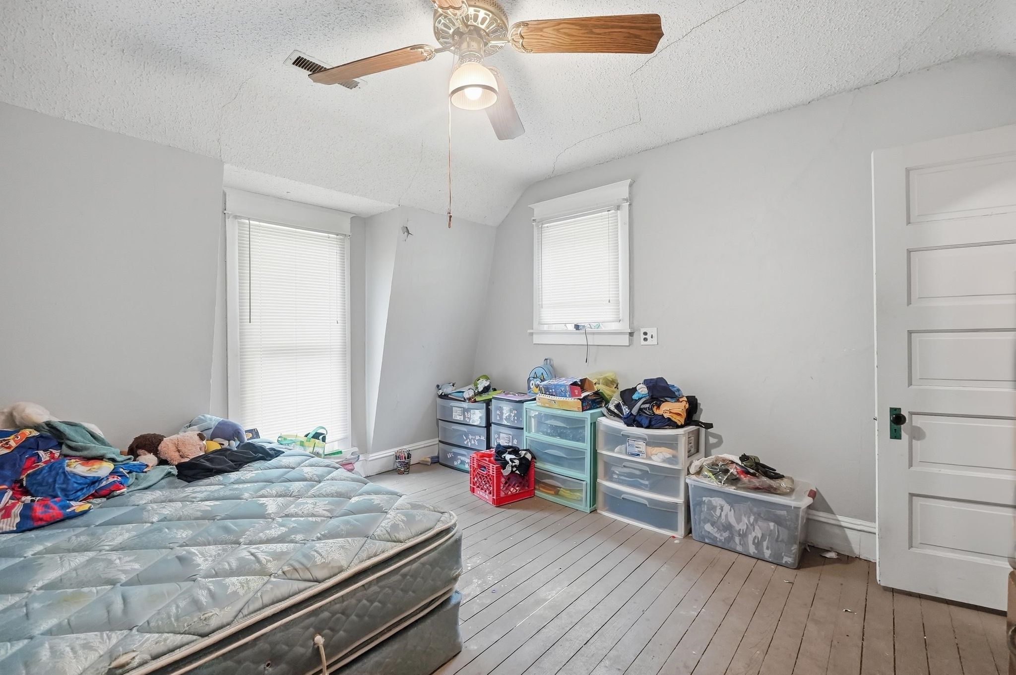 Image of 127 N Kinney